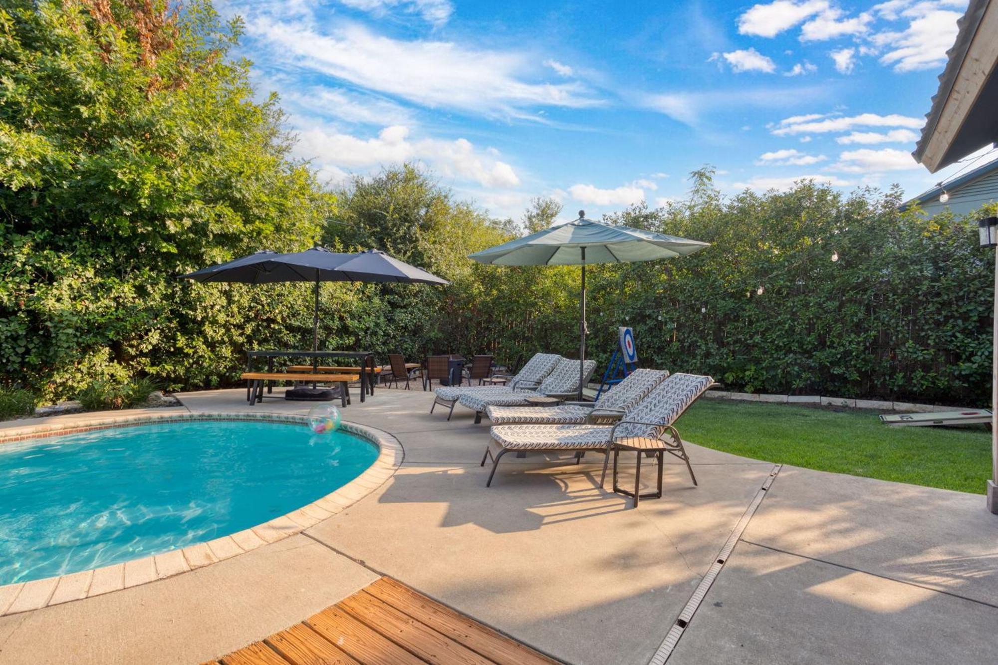 Timeless-Texas-Inn - Heated Pool Oasis & Lux Vibe Round Rock Exterior photo